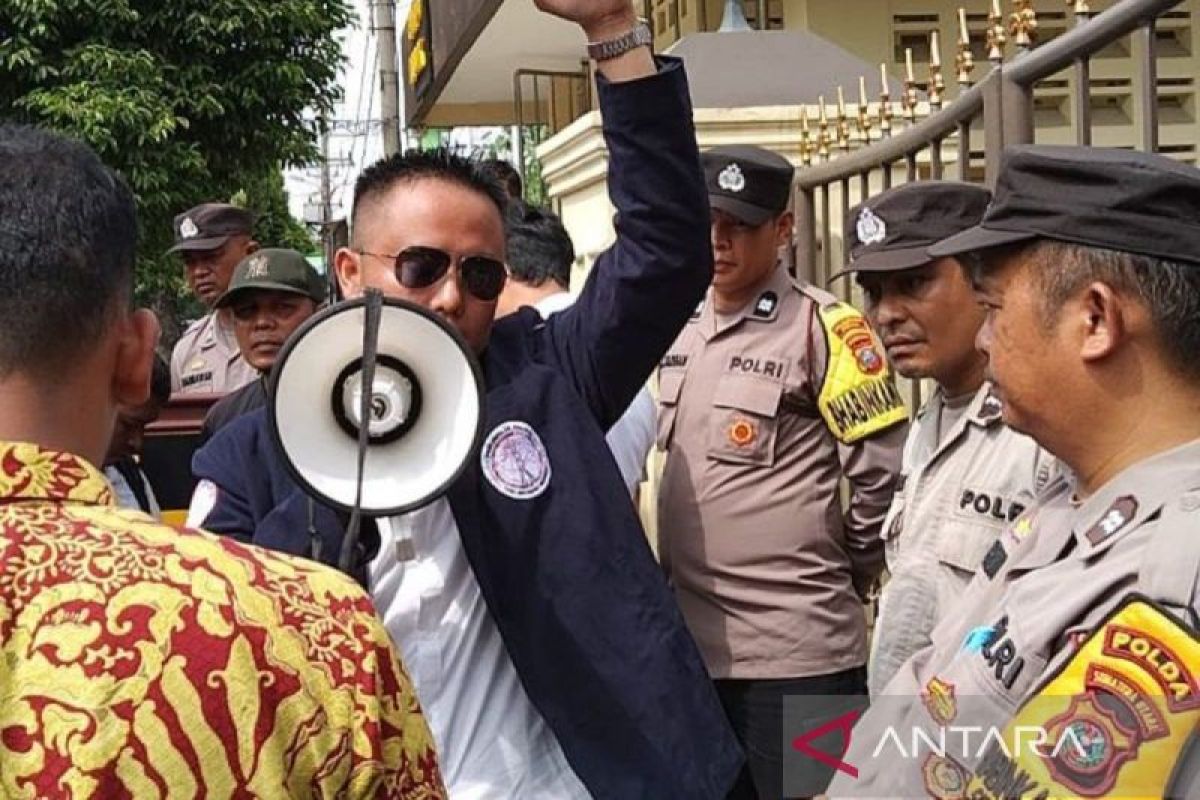 Pengacara dan keluarga korban rudapaksa unjuk rasa di Polrestabes Medan, ini tuntutannya