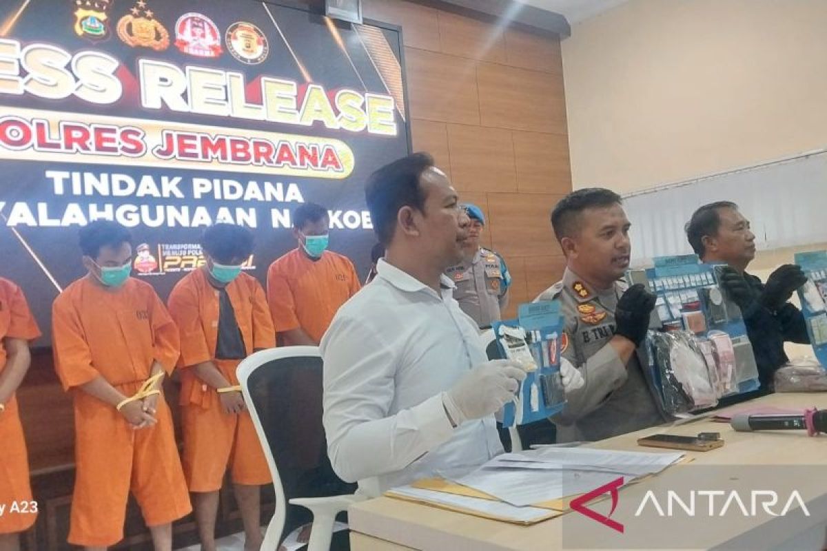 Polres Jembrana tangkap pasutri pengedar belasan paket sabu-sabu