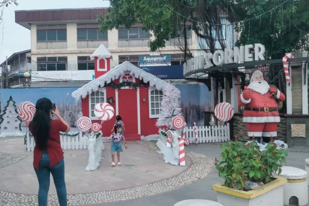 Candy Christmas House meriahkan Natal di Singkawang