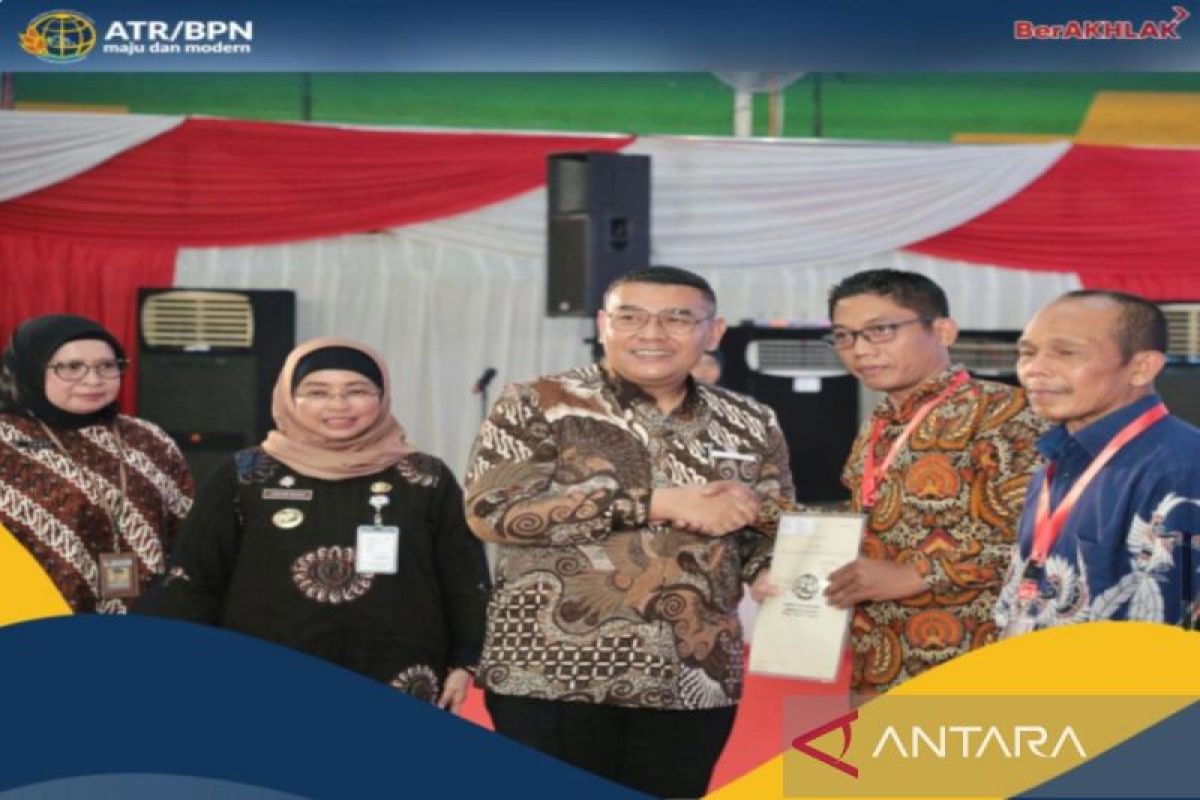 Petani dan nelayan di Kabupaten Batang peroleh sertipikat elektronik