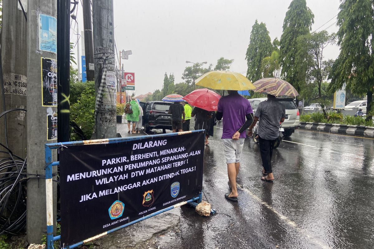 Polisi buka opsi tilang taksi parkir di jalan depan Pelabuhan Sanur