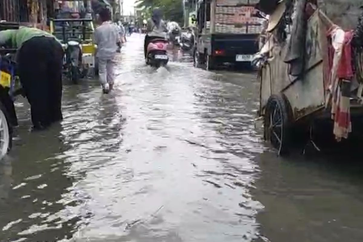 Sembilan RT di Marunda dan Pulau Panggang terendam banjir rob pada Senin pagi