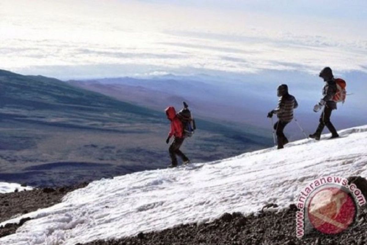 Perubahan iklim, salju di Puncak Jayawijaya diprediksi akan hilang 2026