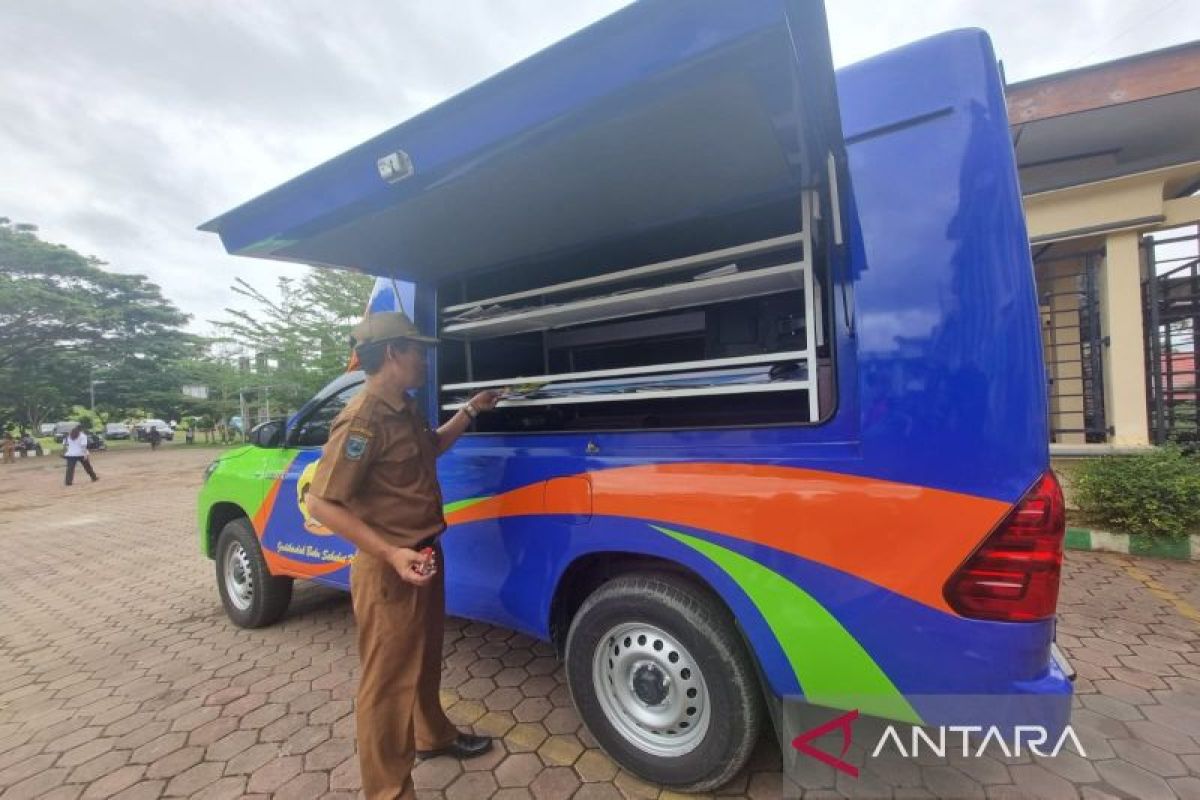 Mobil perpustakaan keliling bantu literasi di pedalaman Manokwari