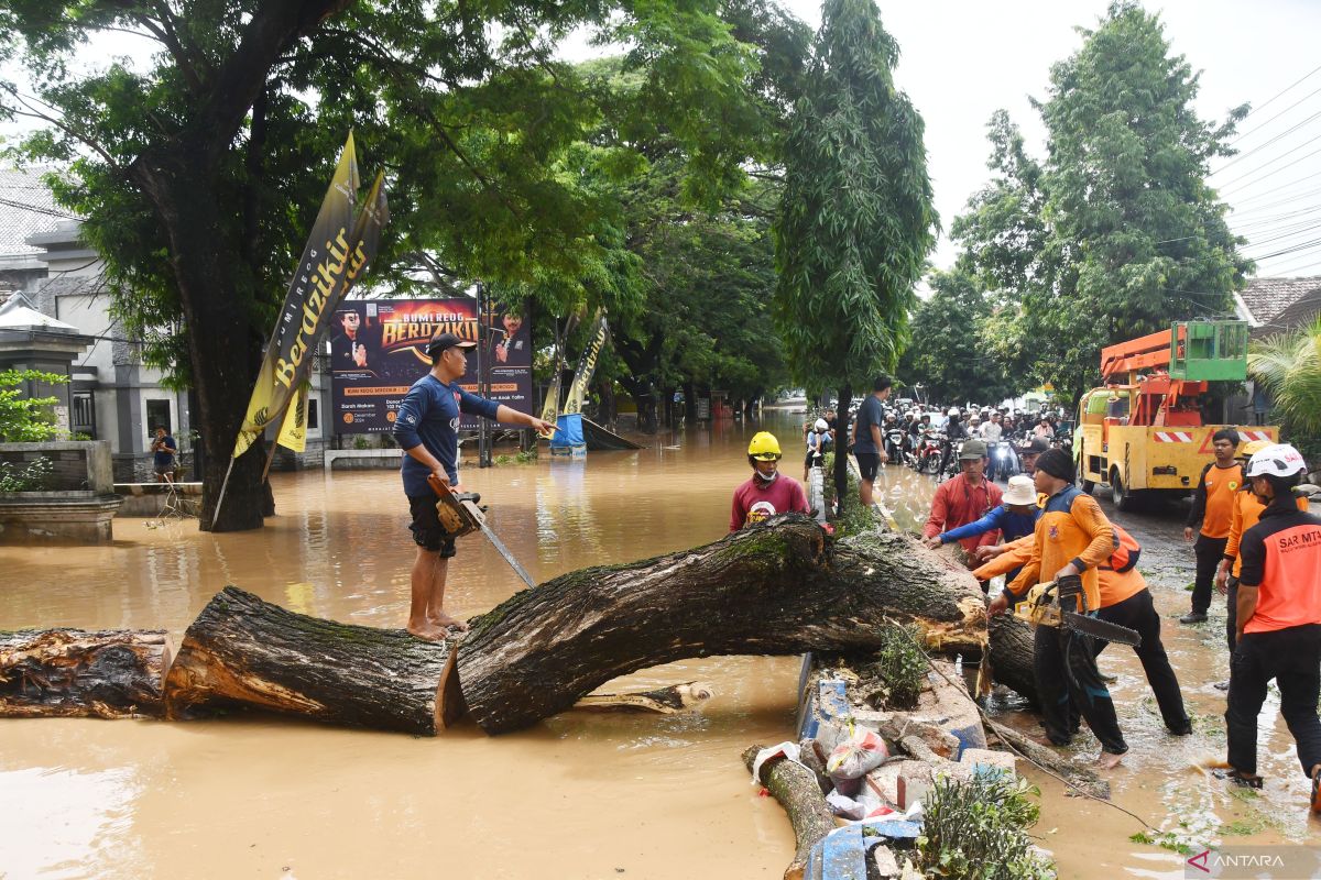 Banjir bandang putus jalur provinsi Trenggalek-Ponorogo-Pacitan