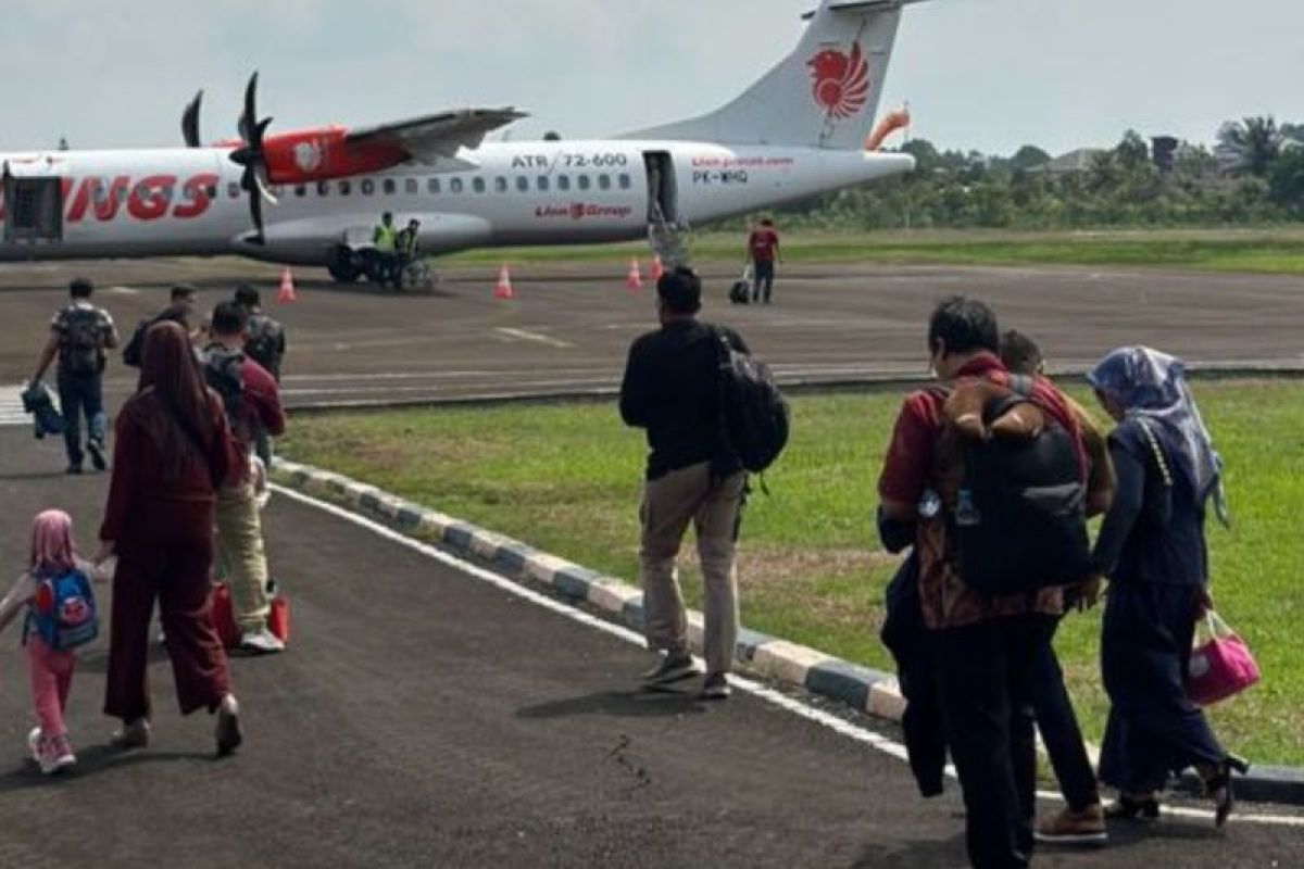 Harga tiket turun, jumlah penumpang di bandara Pangsuma meningkat