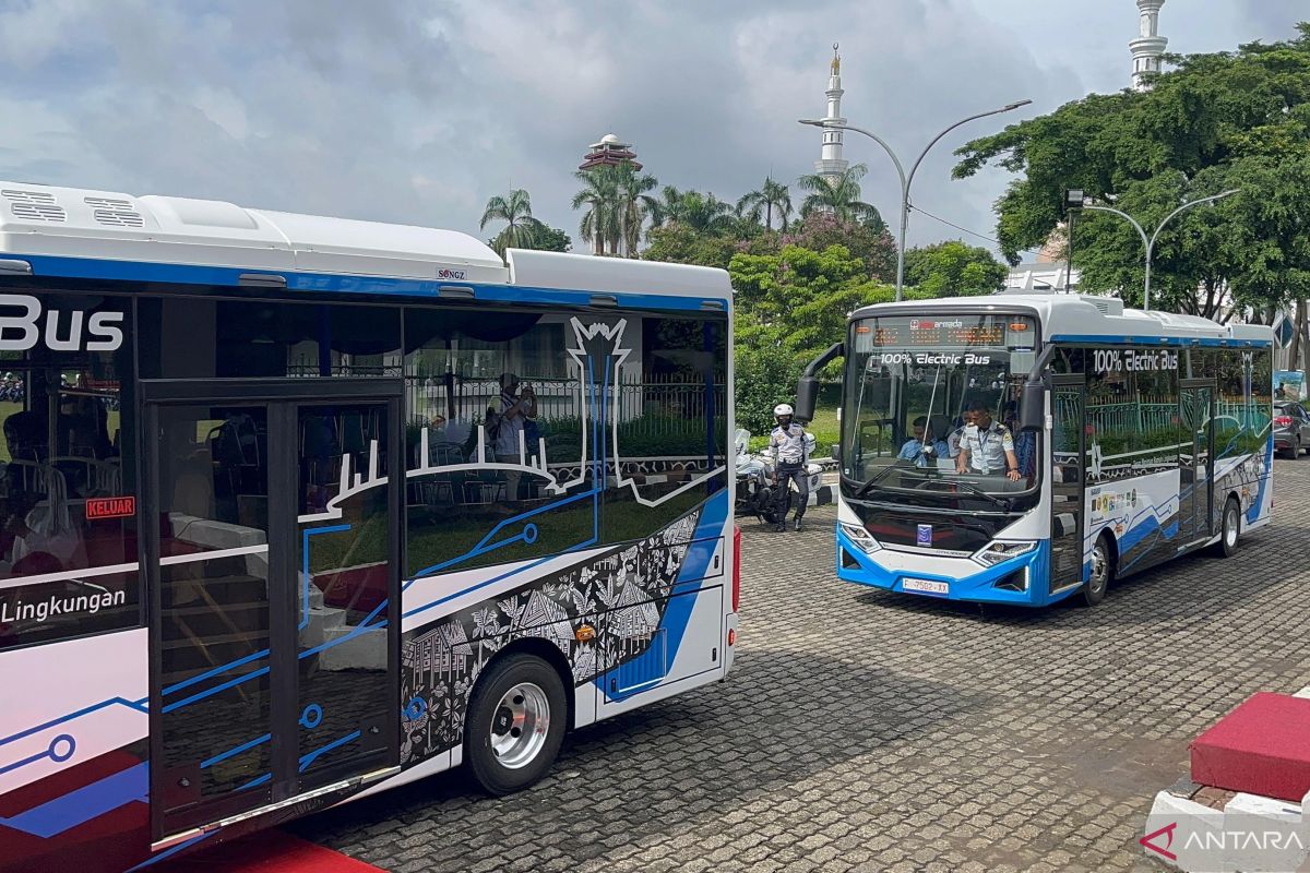 Pemkab Bogor mulai operasiokan dua bus listrik Sentul-Bojonggede gratis