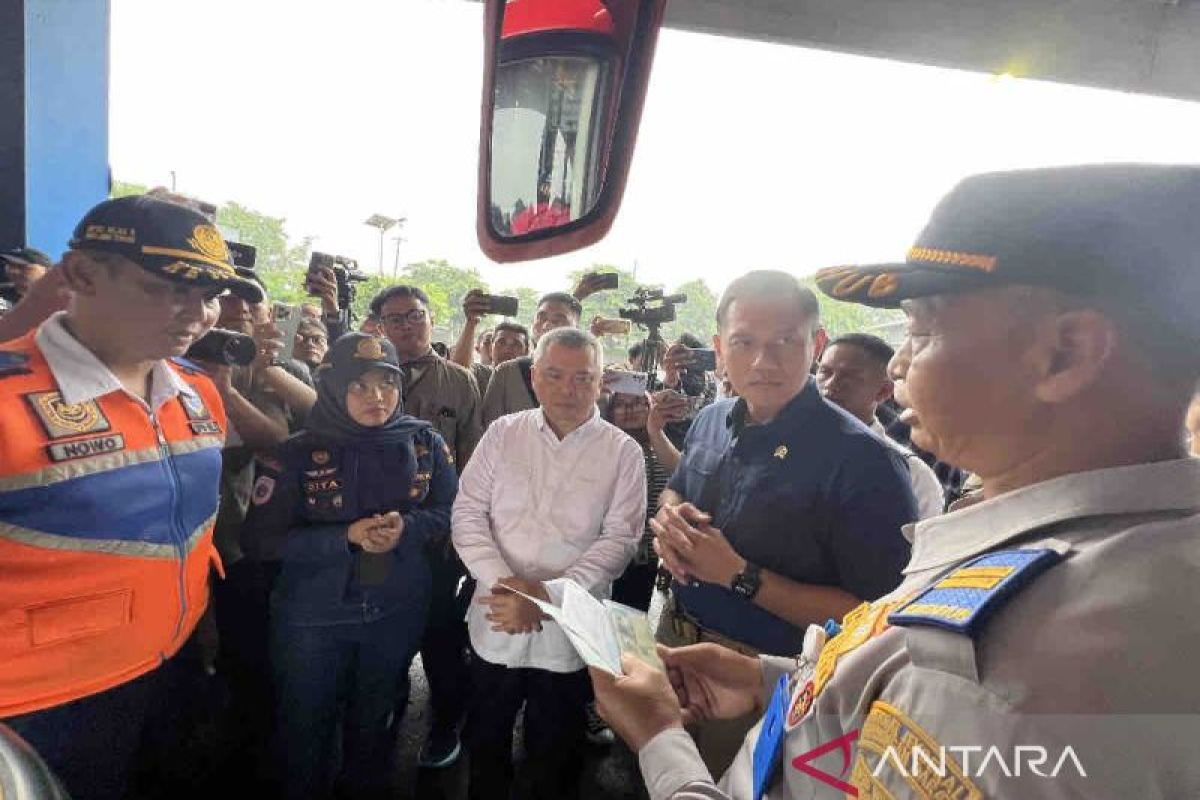 AHY bersama Menhub uji kelaikan bus di Jateng jelang Natal-Tahun Baru