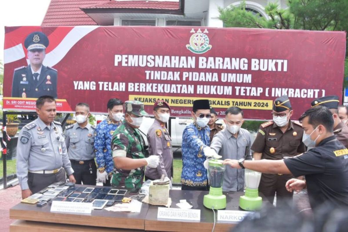 Kejari Bengkalis musnahkan 1,3 kg sabu dan 126 butir ekstasi