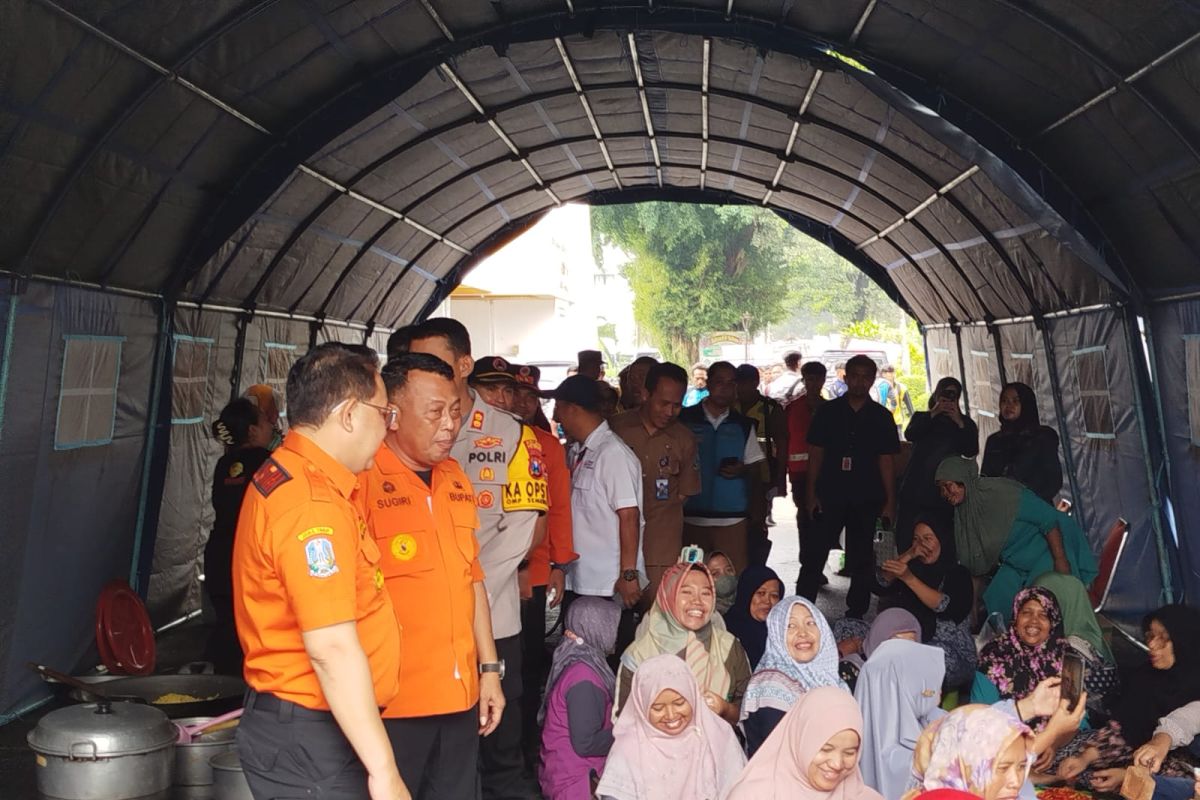 12 ribu porsi makanan per hari disiapkan bagi korban banjir Ponorogo