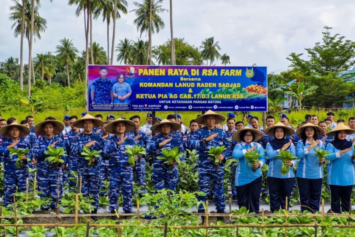 Lanud RSA panen sayuran guna dukung program ketahanan pangan