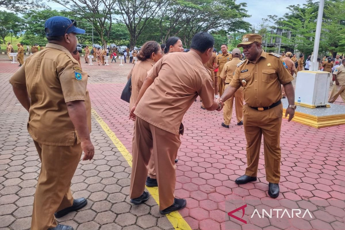 Bupati Manokwari bentuk tim untuk evaluasi pegawai honorer