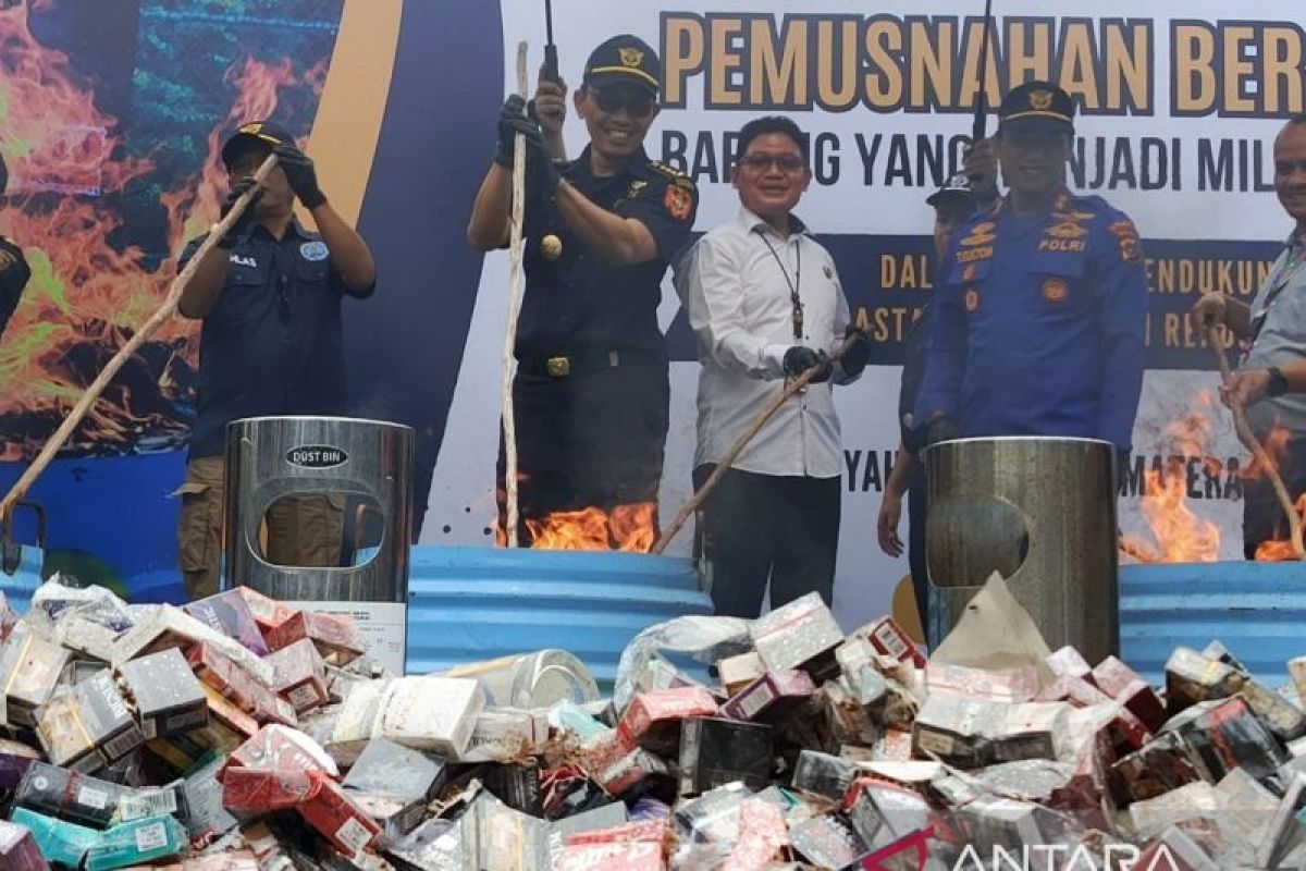 Bea Cukai Sumbagtim musnahkan 23,9 juta rokok senilai Rp24 miliar