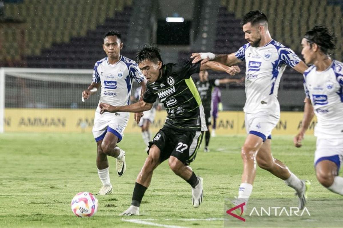 Persaingan tim papan bawah klasemen Liga 1 memanas