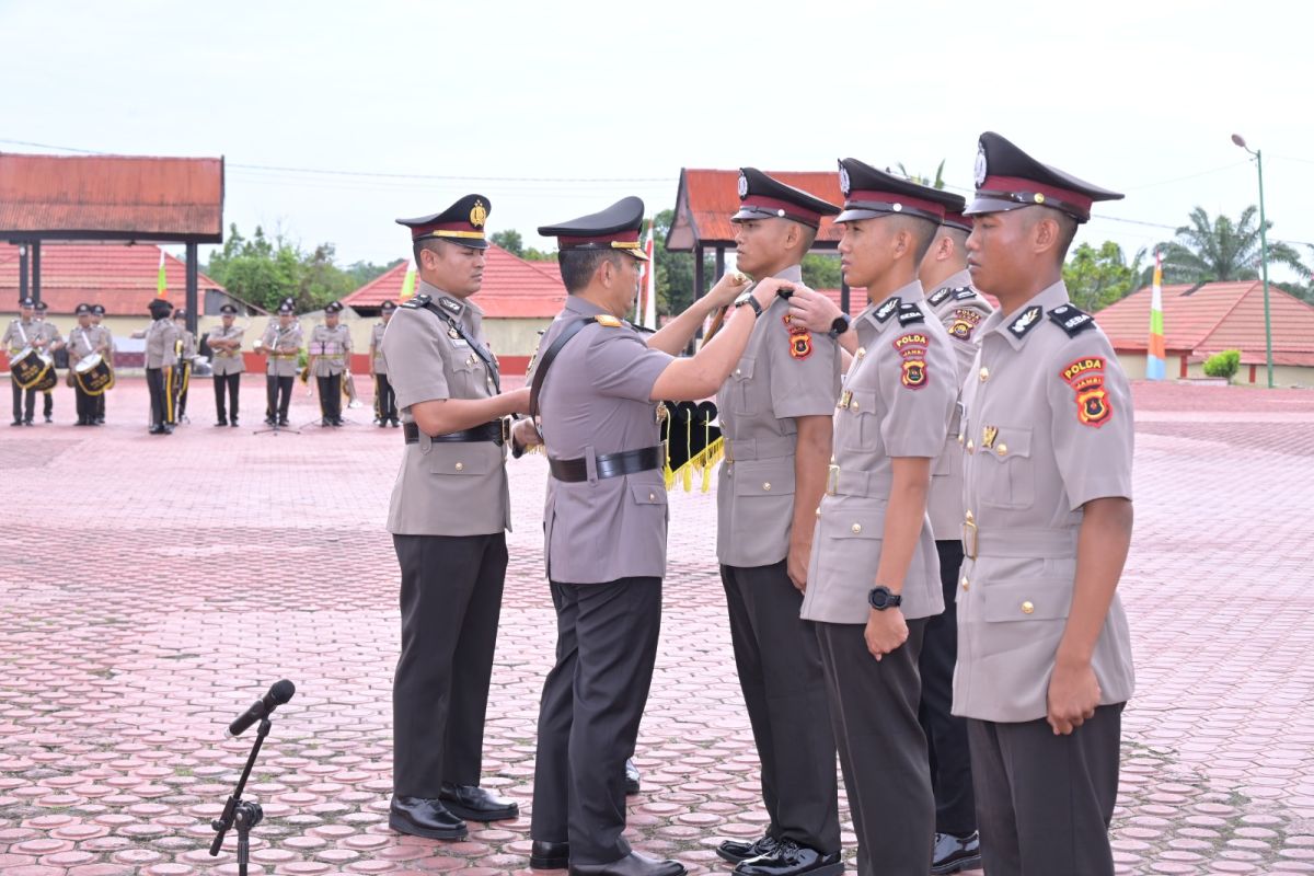 Kapolda pimpin upacara penutupan pendidikan Bintara di SPN Jambi.