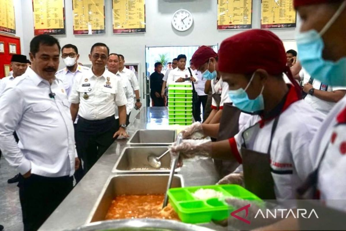 Menteri Imipas tinjau dapur sehat Lapas Medan pastikan kualitas makanan bagi warga binaan