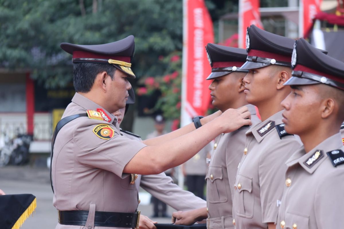 Polisi harus jadi pejuang kemanusiaan