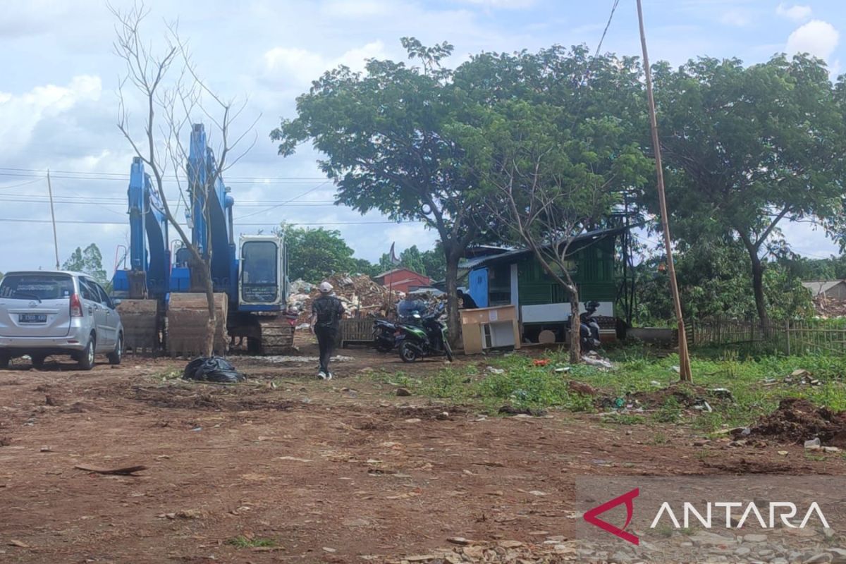 Warga keluhkan tempat pembuangan sampah di Lubang Buaya