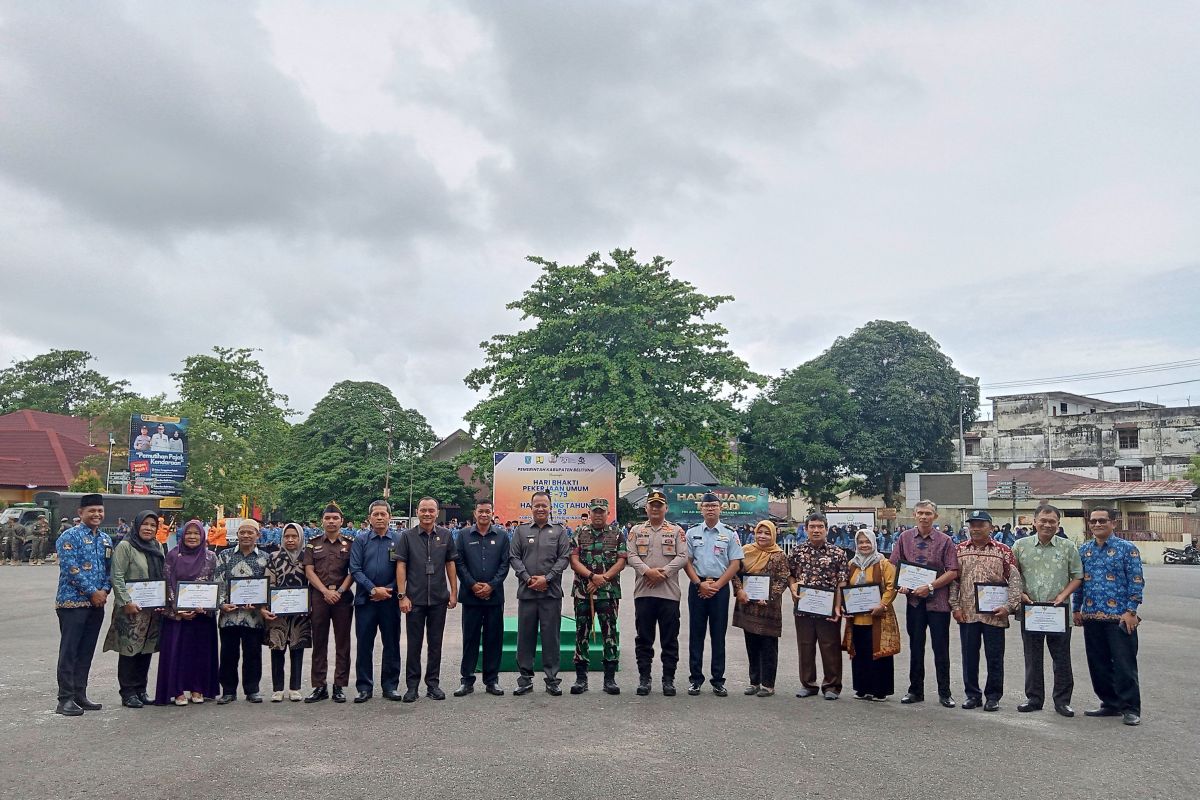 Pemkab Belitung berikan penghargaan kepada ASN purnabakti