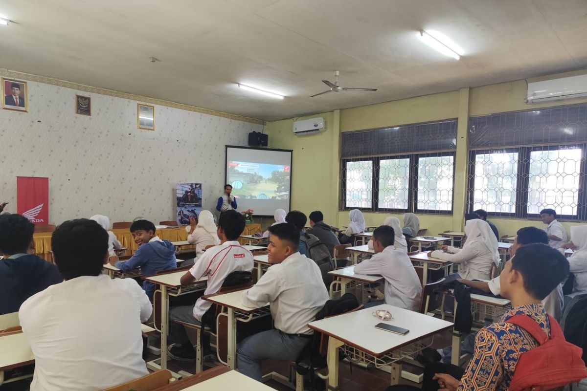 Generasi Z Sebagai Pelopor Keselamatan Berkendara Bersama SMK N 2 Pontianak