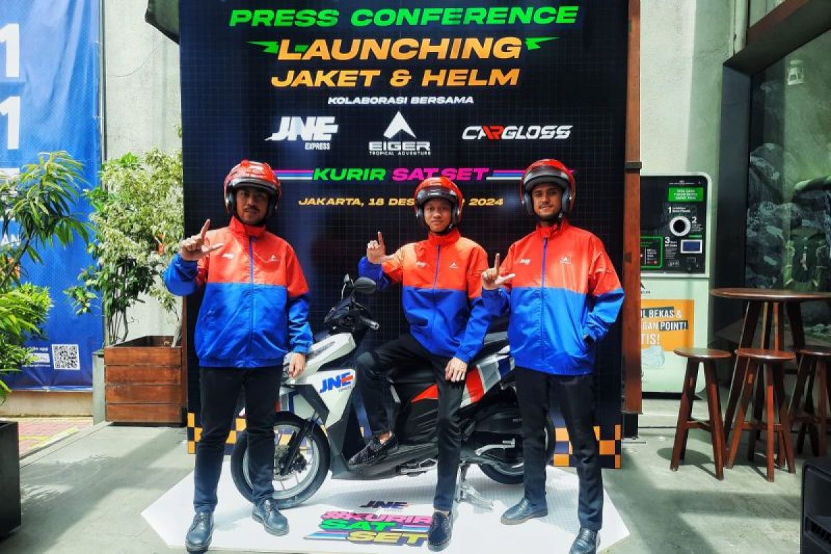 JNE, Eiger & Carglos Helmet kolaborasi, beri perlindungan untuk kurir