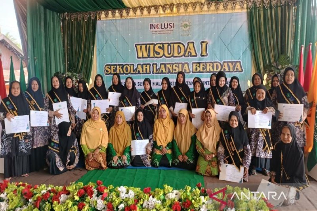 25 lansia Kelurahan Sungai Malang ikuti wisuda ke-I sekolah lansia