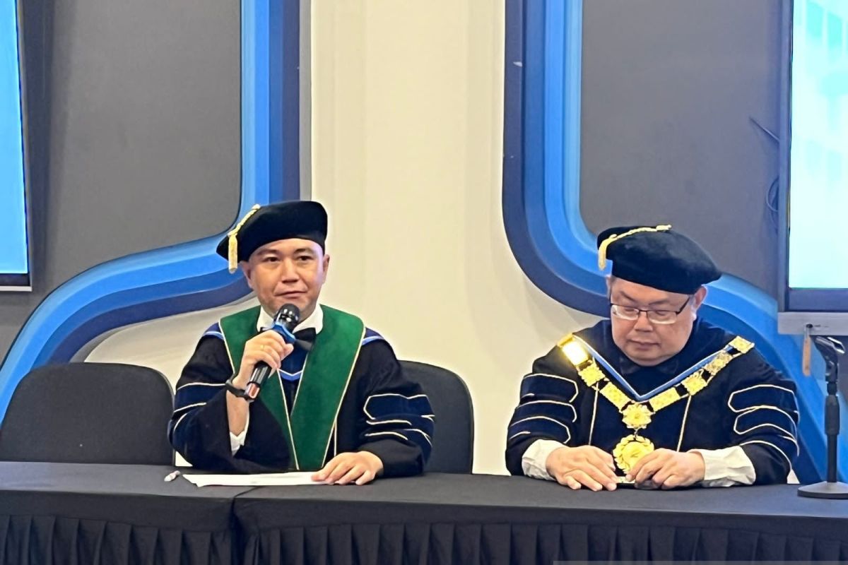 Universitas Ciputra Surabaya kukuhkan guru besar ke-16