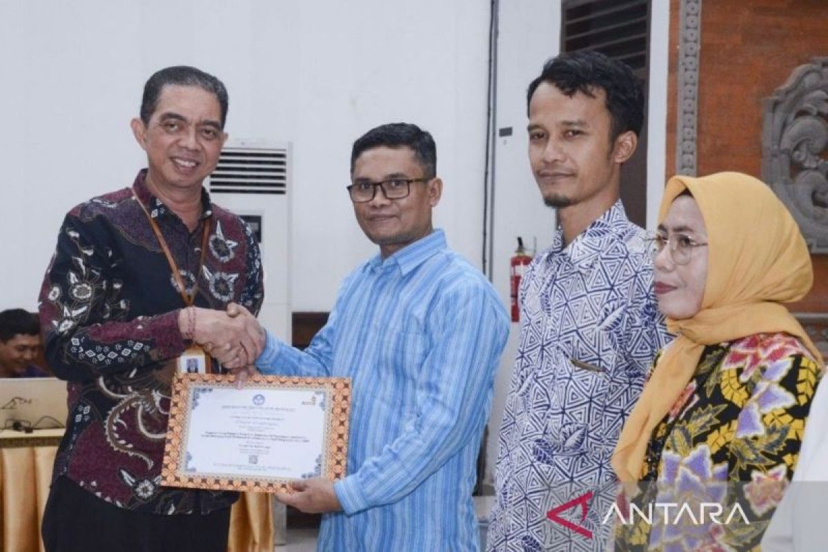 Universitas Hamzanwadi Lombok Timur borong penghargaan LLDIKTI VIII Award