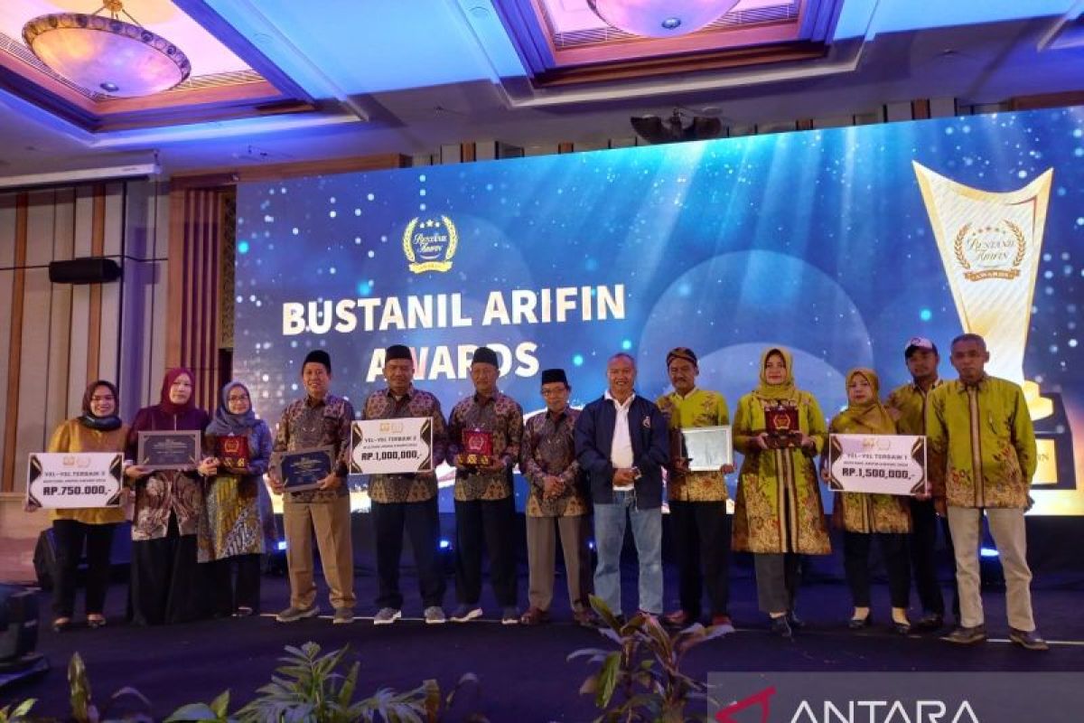 Sejumlah paguyuban UMKM raih Bustanil Arifin Award 2024