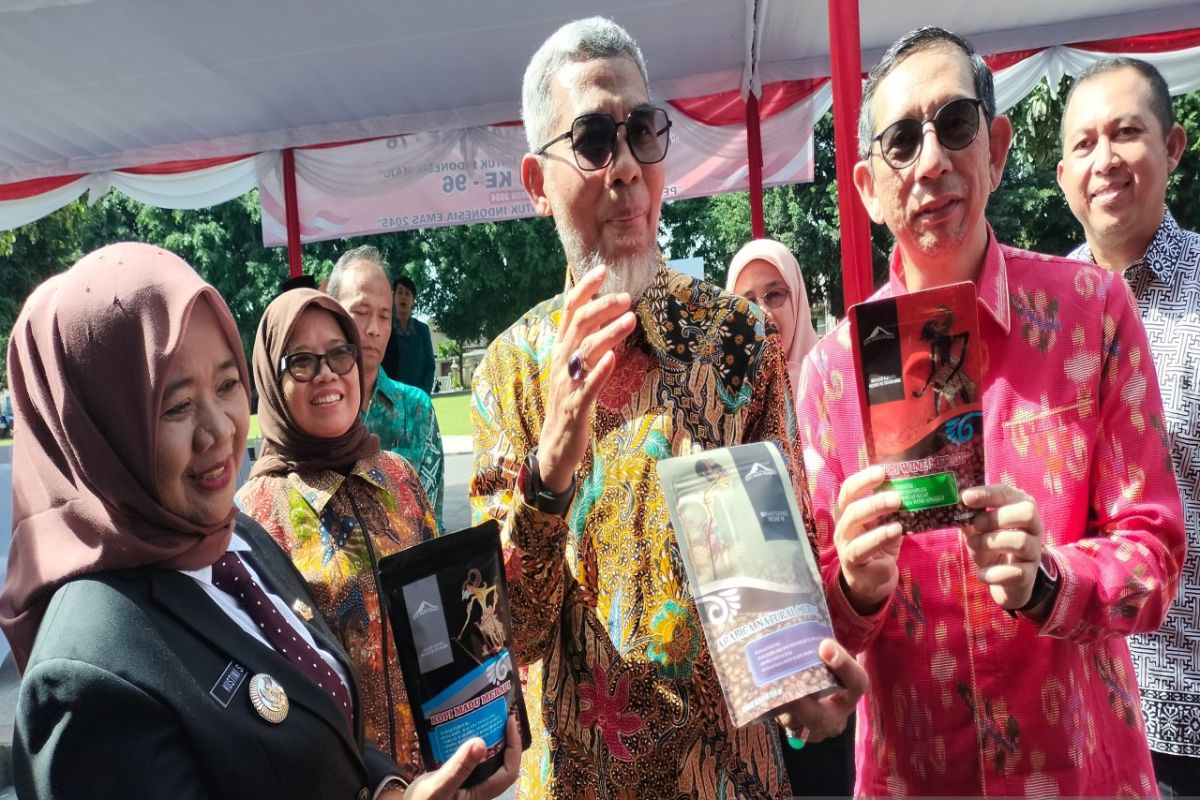 Kementerian Hukum serahkan Sertifikat Kekayaan Kopi Robusta Sleman