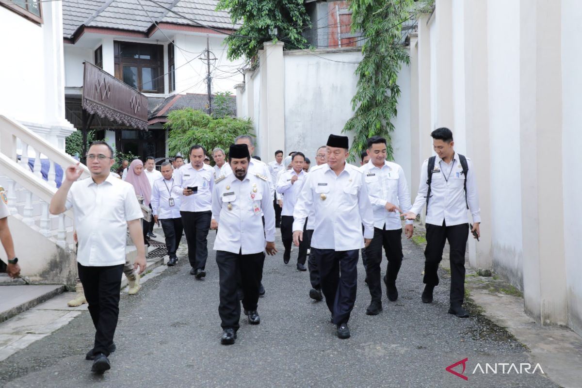 H Muhidin cek rumah dinas dan berbagai fasilitas di kawasan Mahligai Pancasila