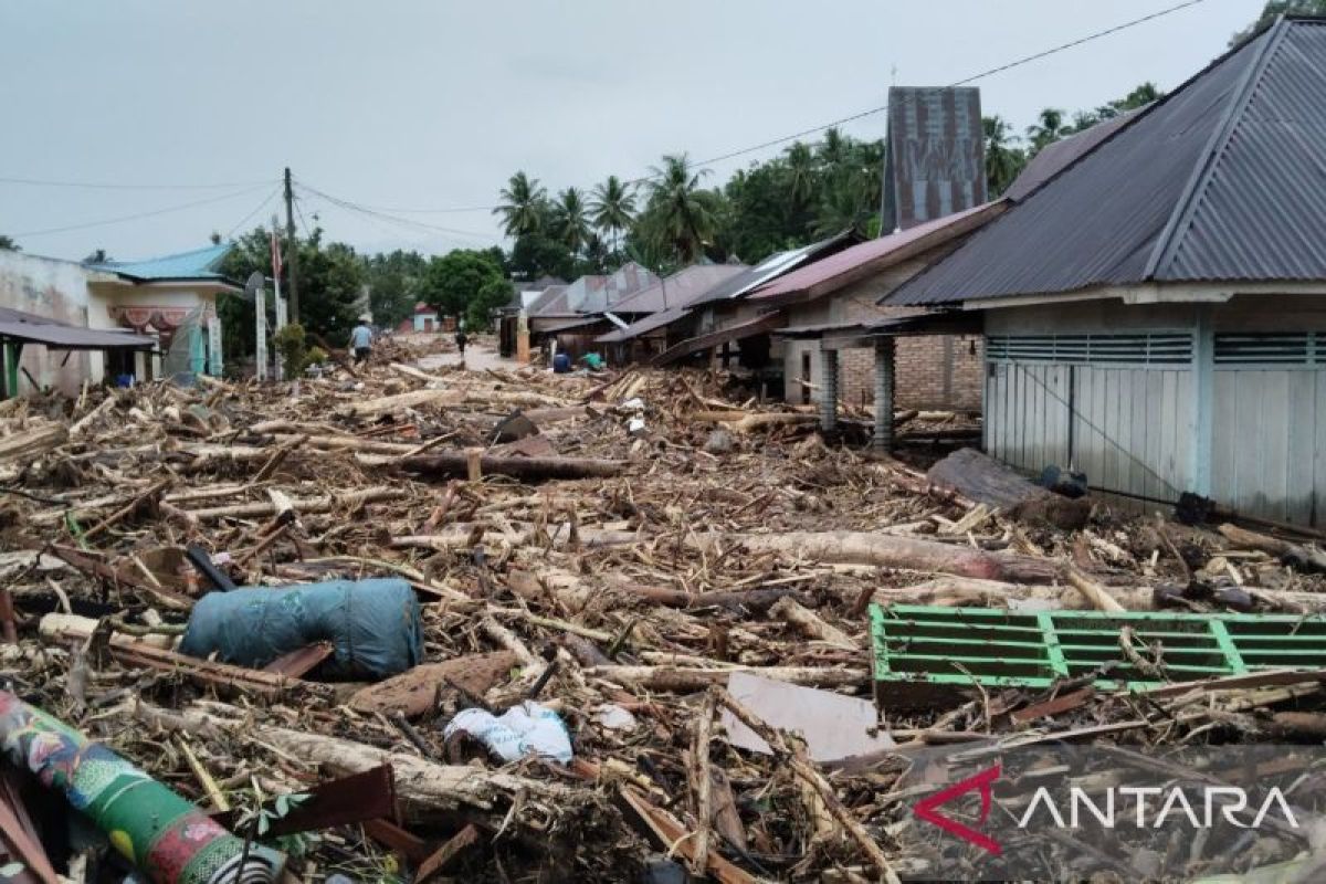 Banjir bandang Tantom di Tapsel,  terparah setelah 20 tahun lalu