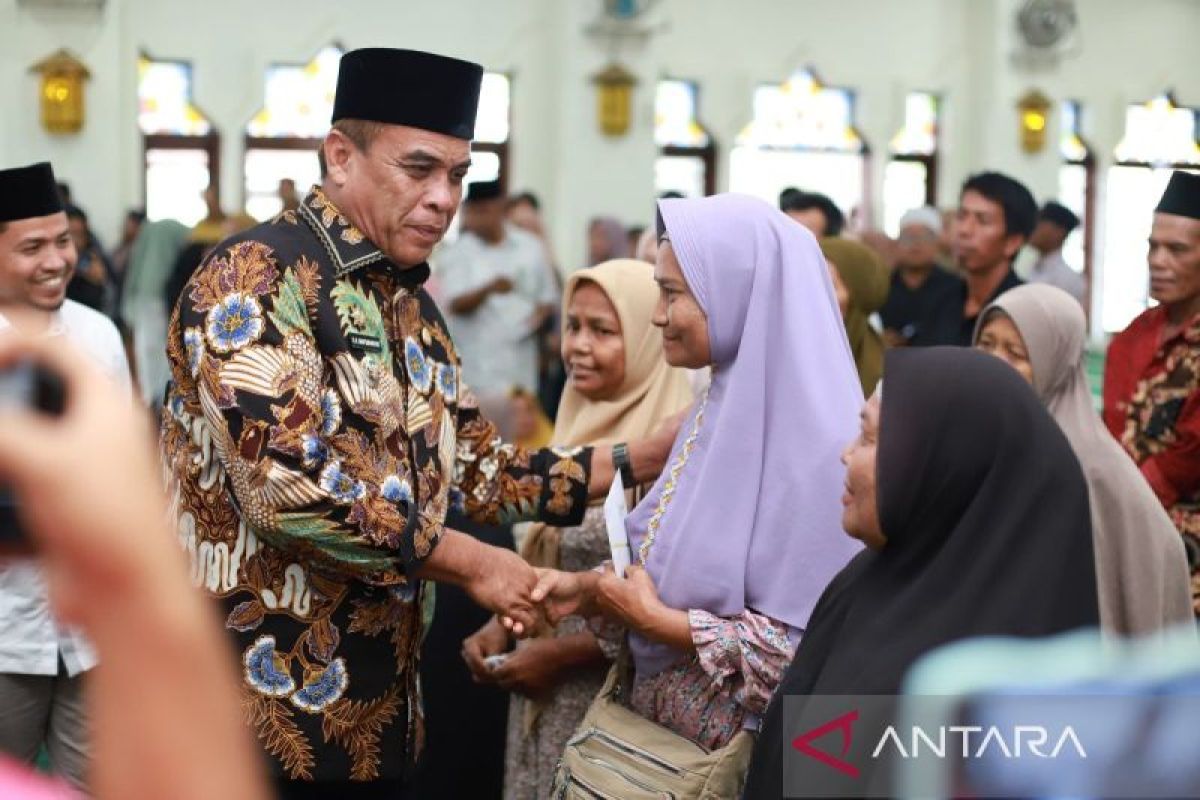 Bupati salurkan ZIS Badan Amil Zakat bagi masyarakat Madina