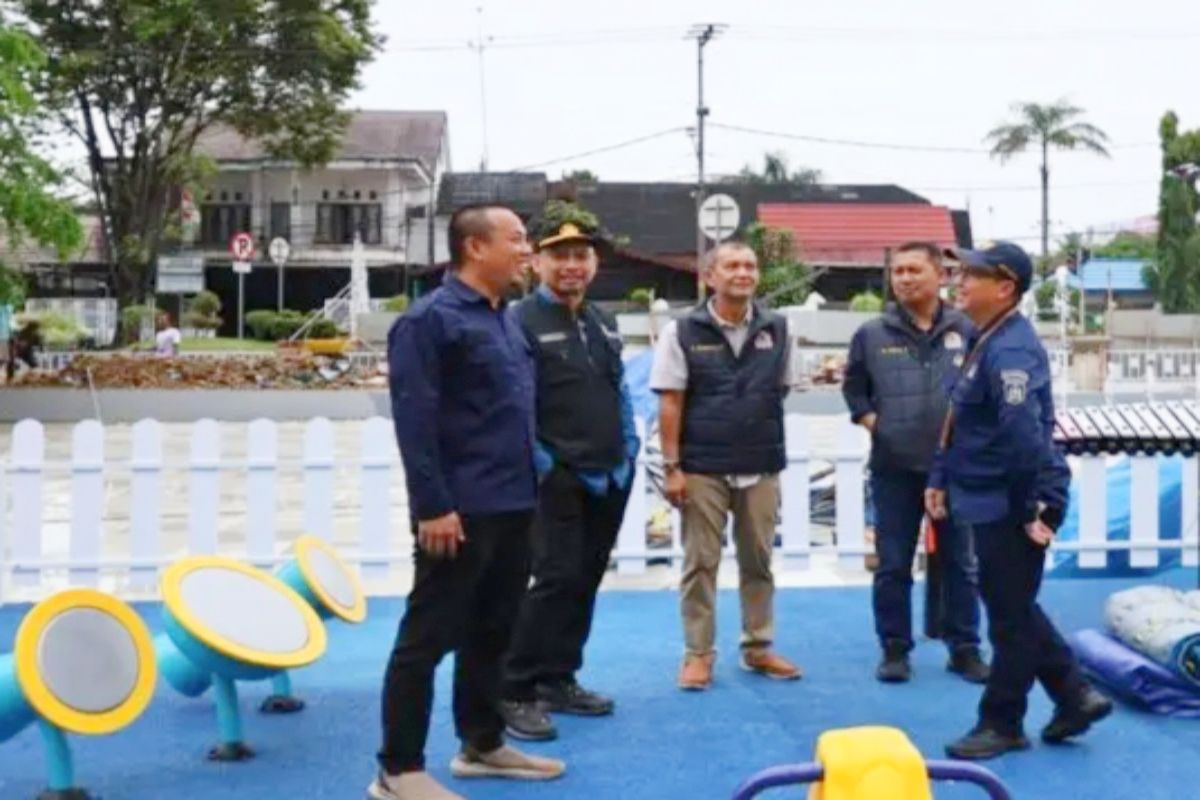 Komisi III DPRD Banjarbaru tinjau proyek rehabilitasi Taman Van Der Pilj