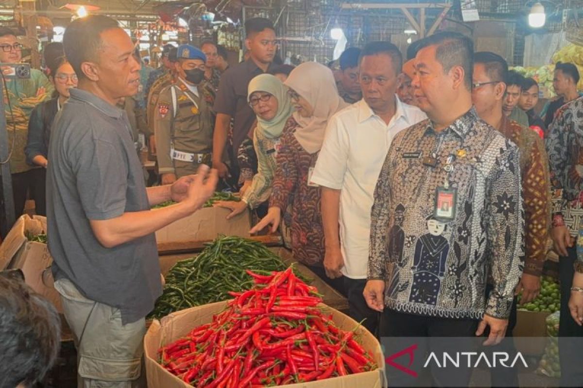 Jelang Nataru, harga beras hingga cabai naik di DKI