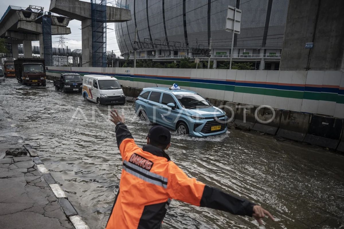 Daftar 11 wilayah pesisir Jakarta yang perlu waspadai banjir rob