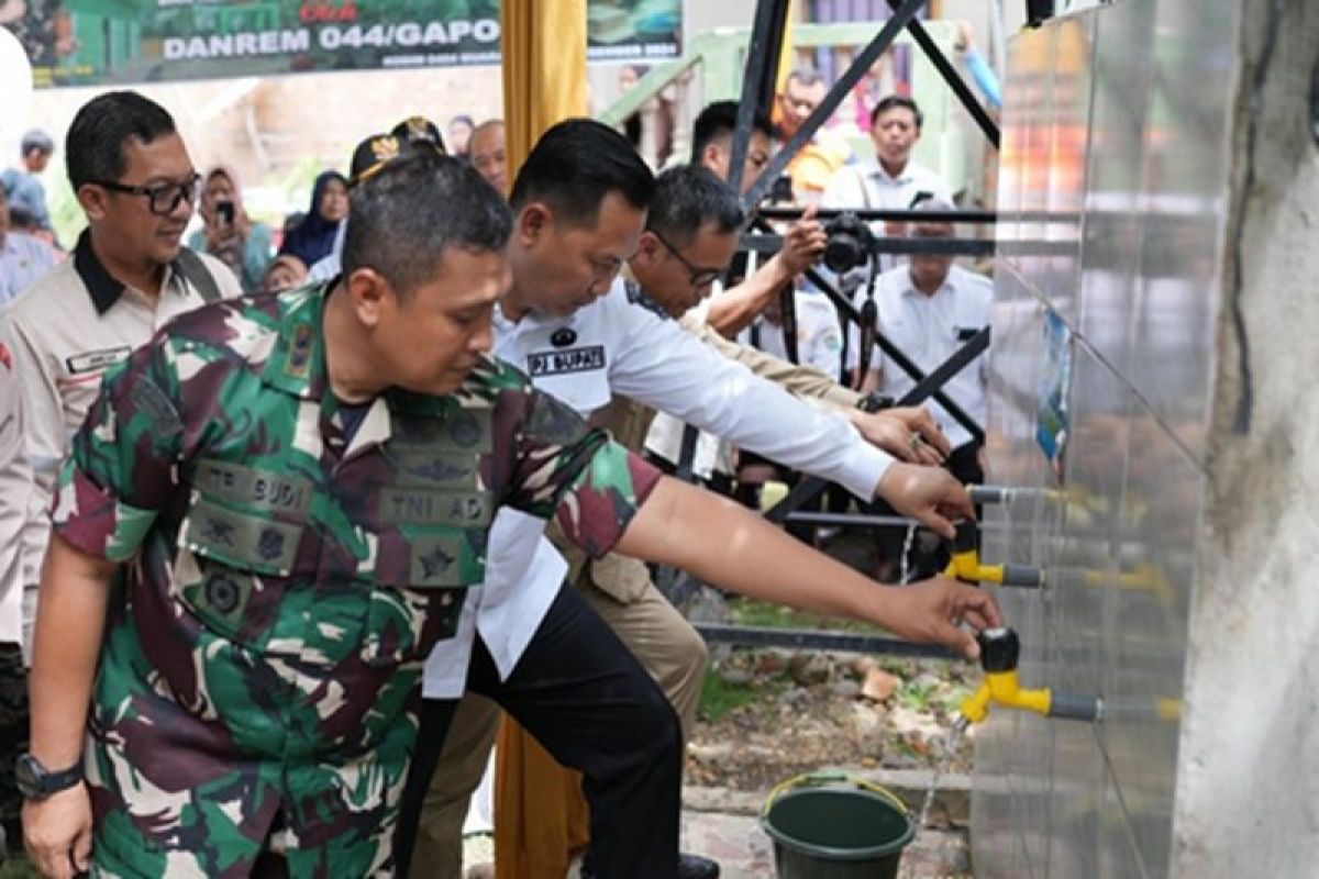 Pj Bupati apresiasi bantuan sumur bor dan bedah rumah TNI AD