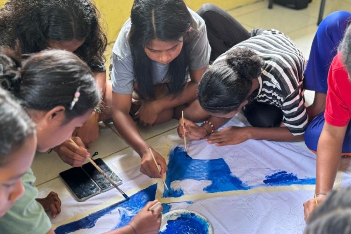 MCC edukasi anak-anak Suku Nuaulu tentang lingkungan dan seni rupa di Pulau Seram