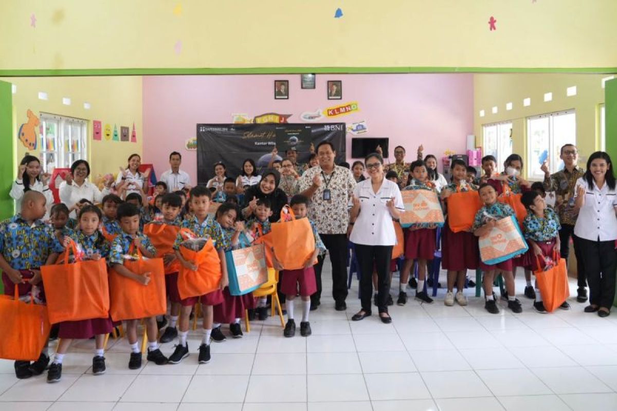 BNI salurkan bantuan paket pendidikan dan renovasi rumah ibadah