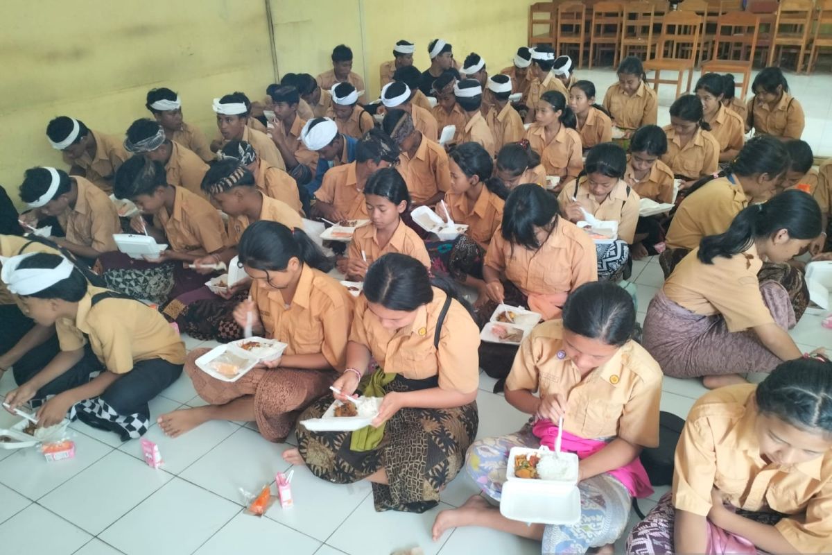 Sekolah Hindu di Buleleng uji coba makan siang bergizi gratis