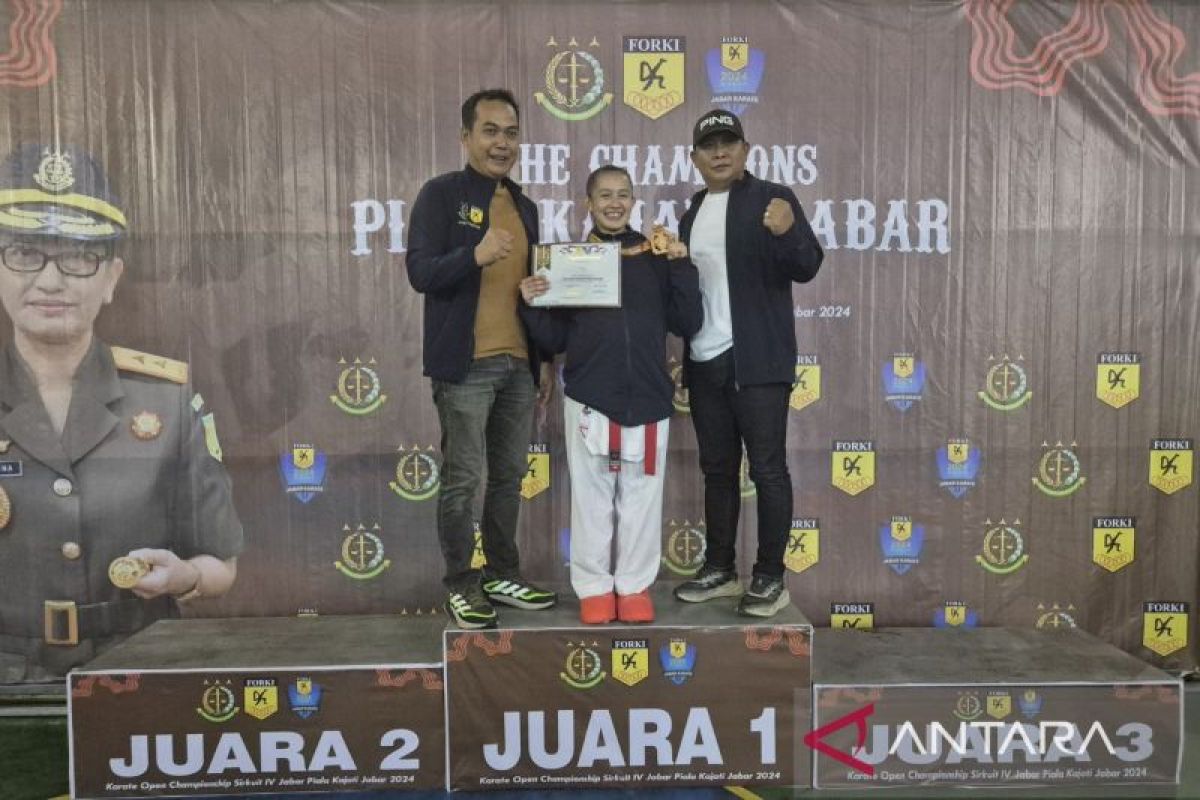 Kejari Kabupaten Bekasi jadi juara umum kejuaraan karate Piala Kajati Jabar