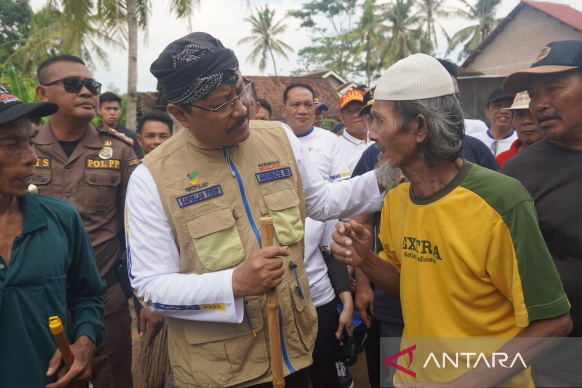 Mensos pimpin kerja bakti serentak nasional peringati HKSN di Pringsewu