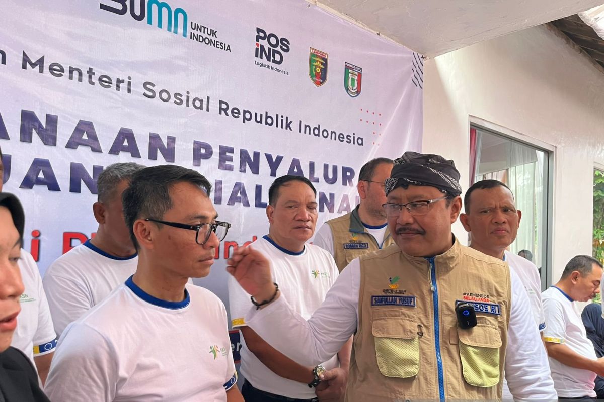 Minister ensures on-target distribution of social aid in Lampung