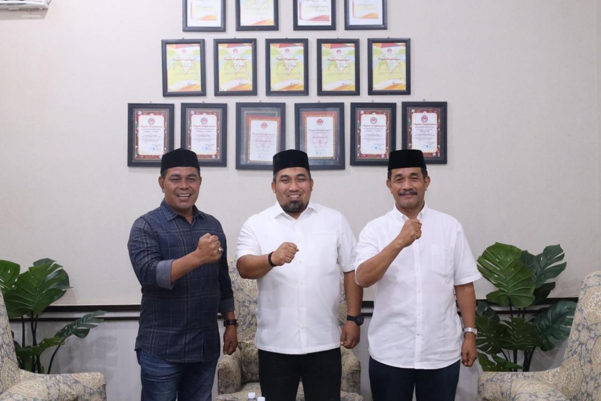 Pj Bupati dan calon bupati bahas perkembangan Aceh Besar