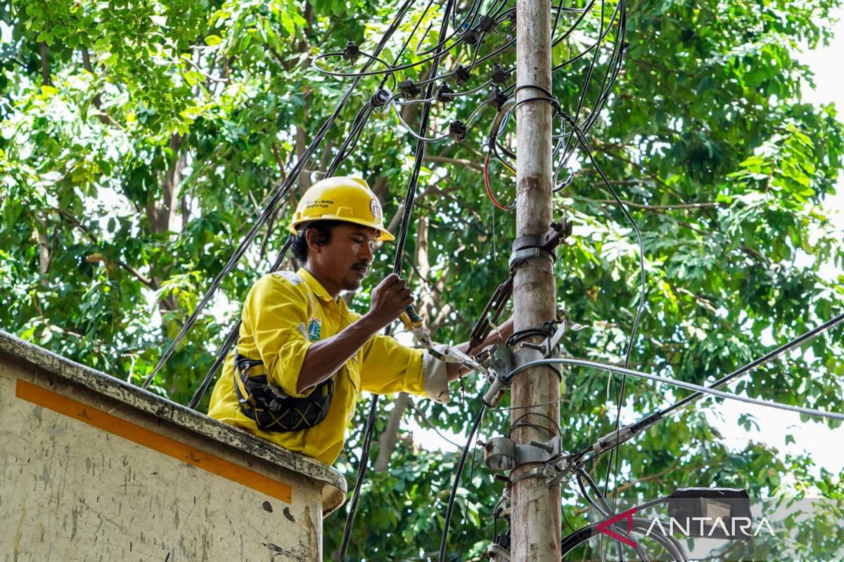 Jakpus rapikan kabel udara jaringan utilitas di Gambir supaya indah