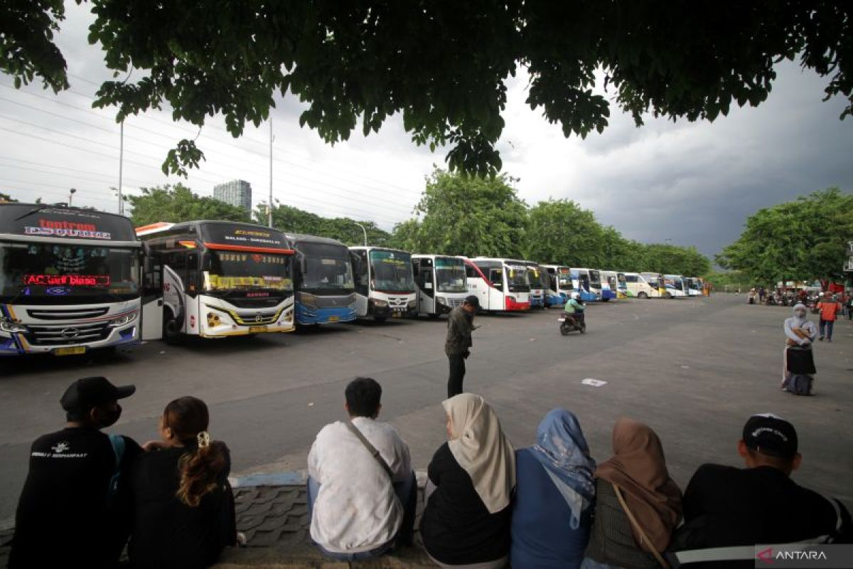 Penambahan armada angkutan natal dan tahun baru di Terminal Purabaya