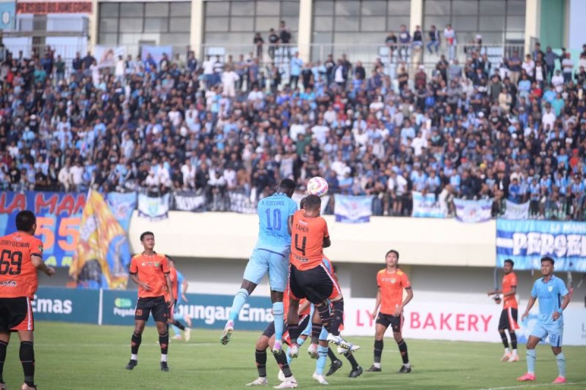 Persela kalahkan Persibo dengan skor 3-1