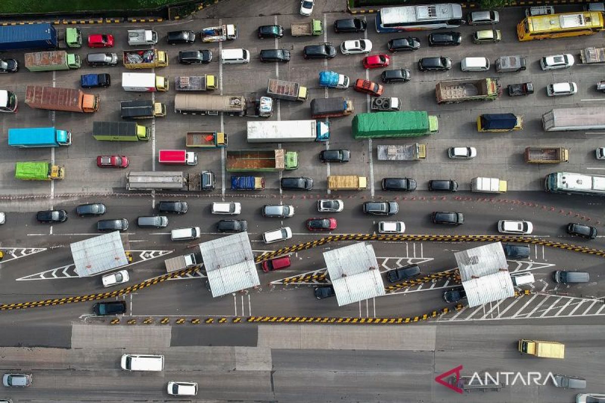 Beginilah Antrean Kendaraan Di Pintu Tol Cikupa Jelang Libur Natal Dan Tahun Baru 2025 ANTARA News