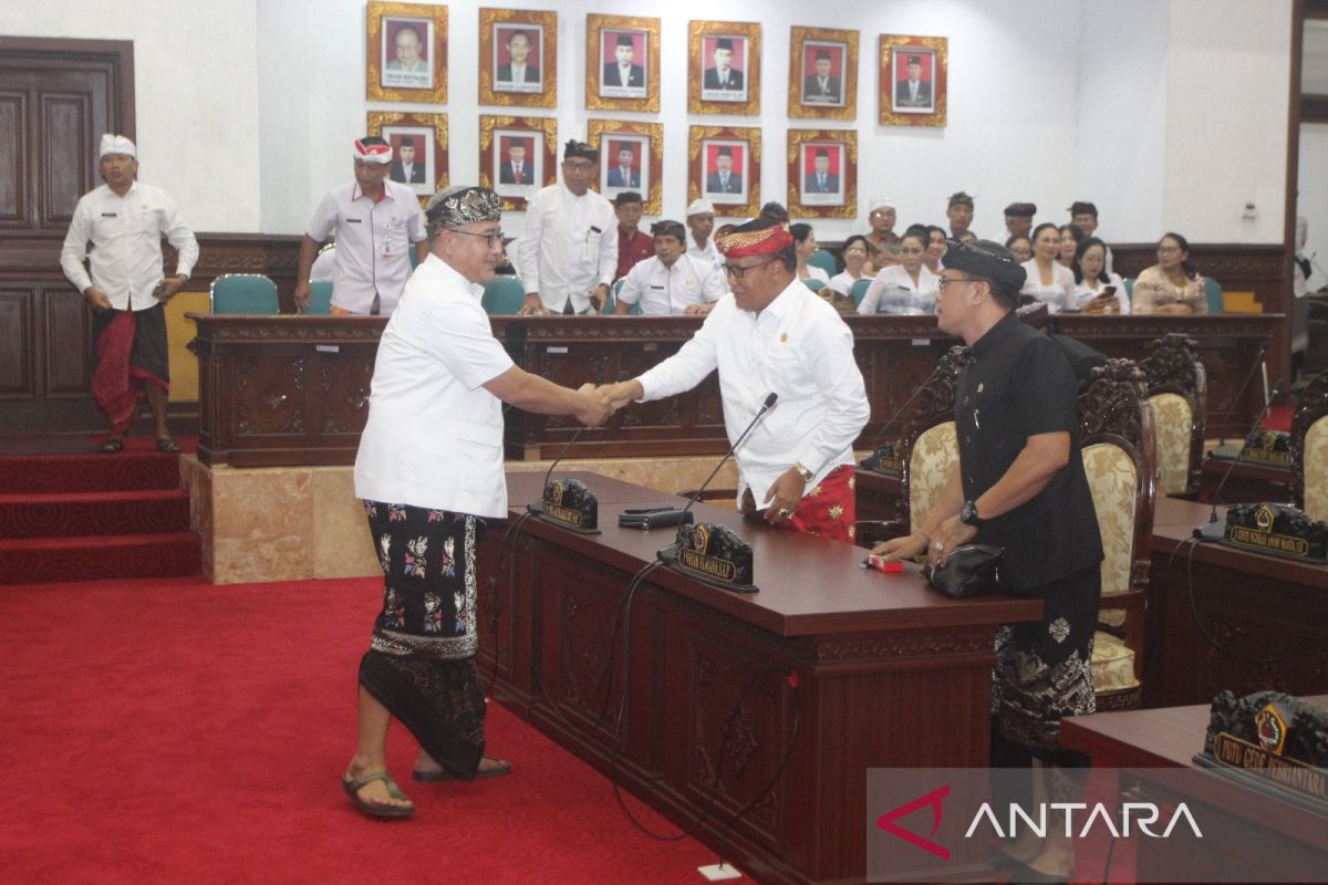 Pemkab Gianyar dan DPRD sahkan empat Perda