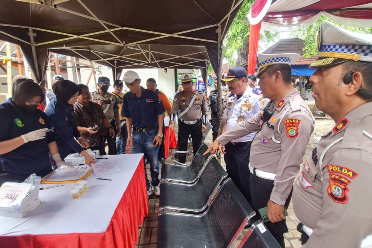 12 sopir yang ikut tes urine di Terminal Kalideres negatif narkoba